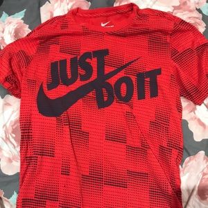 NIKE - T-shirt